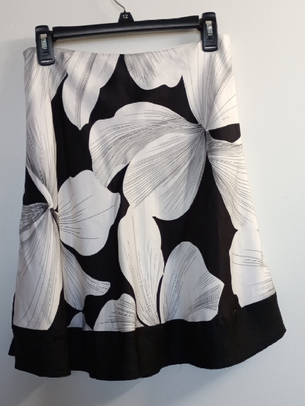 White House Black Market Abstract Floral Black & White ALine Abv Knee Silk Skirt